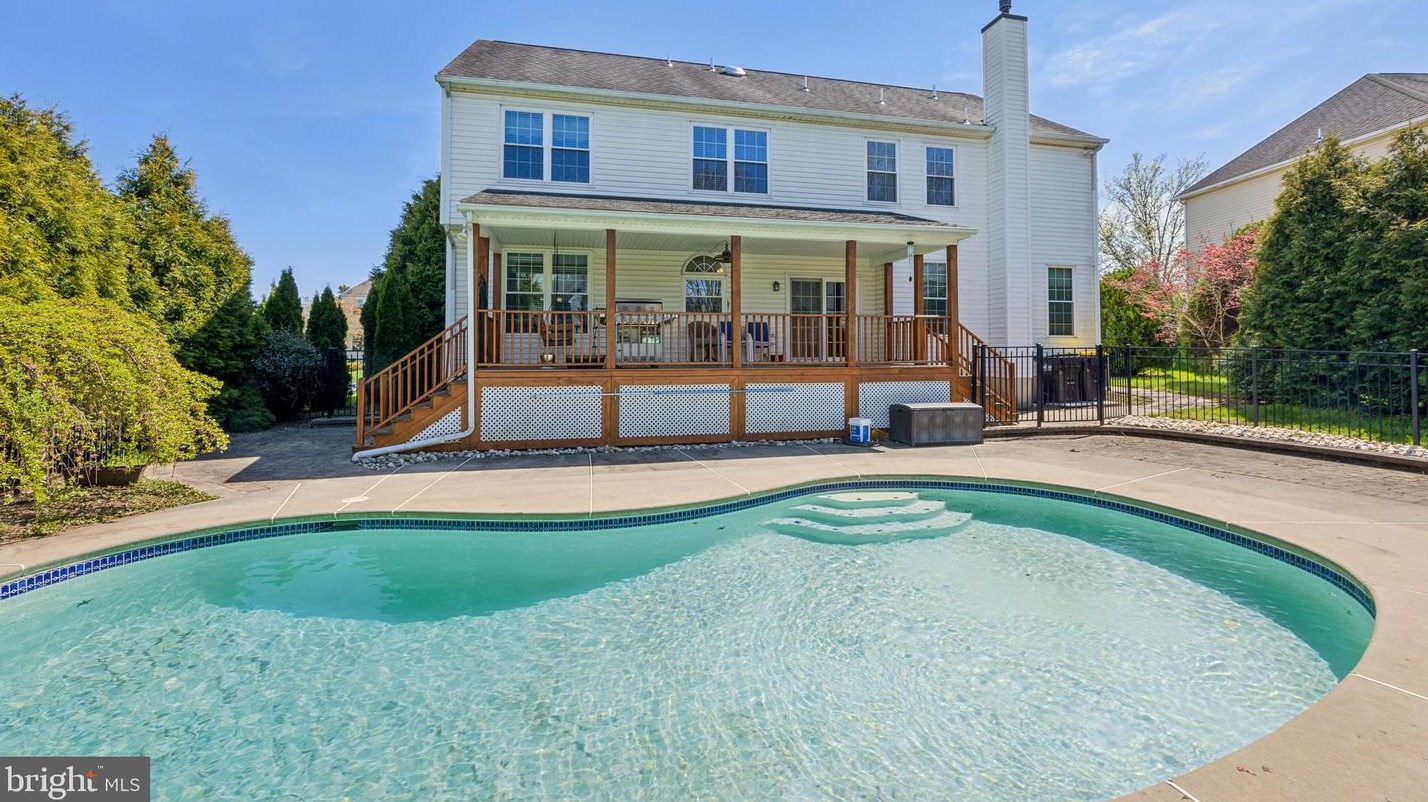 533 Creekview Dr, Harleysville PA  19438-2438 exterior