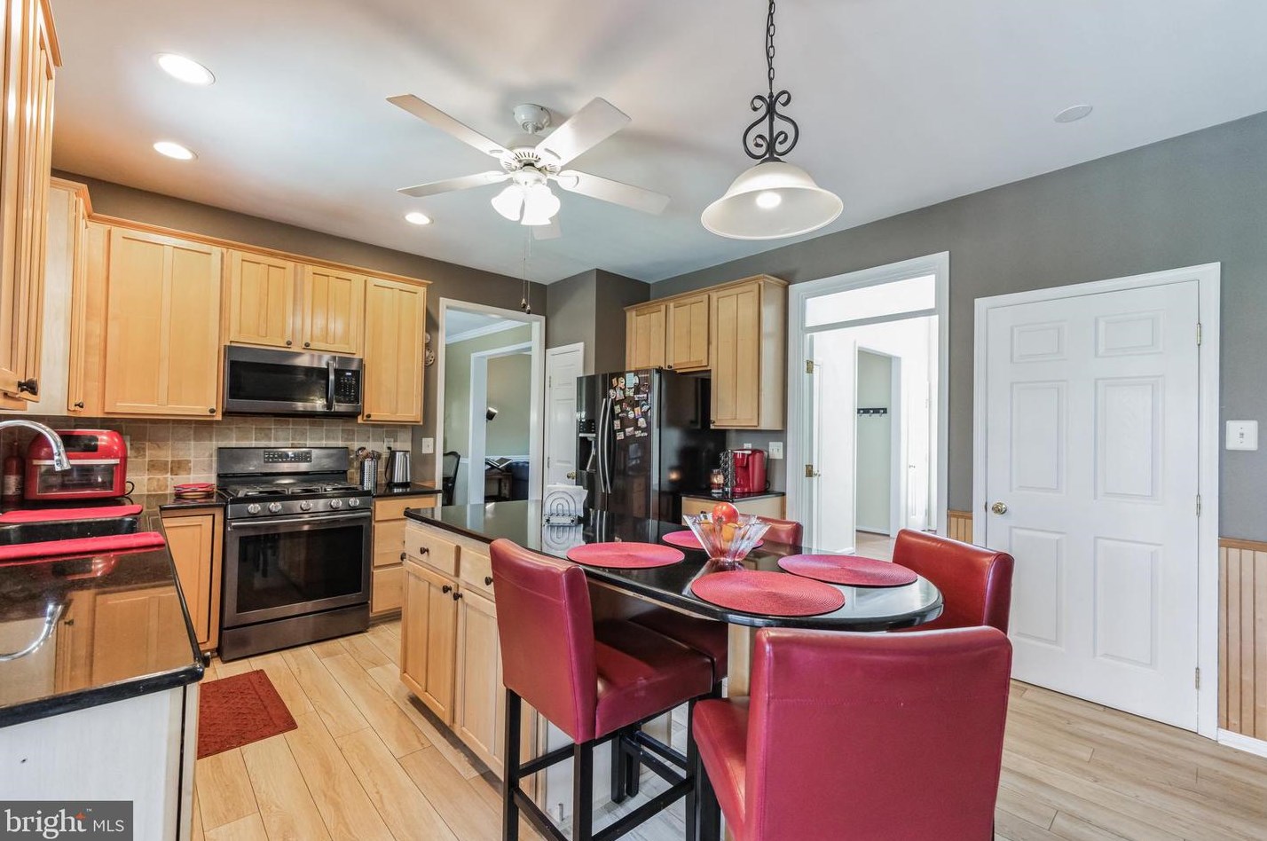 533 Creekview Dr, Harleysville PA  19438-2438 exterior