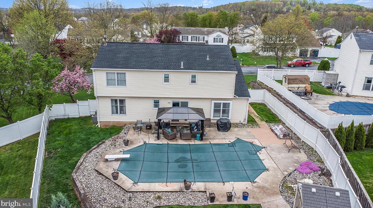 2115 Foxtail Dr, Pottstown PA  19464-2145 exterior