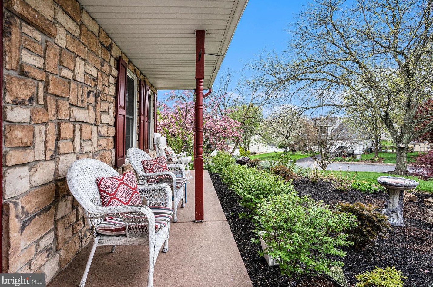 2115 Foxtail Dr, Pottstown PA  19464-2145 exterior