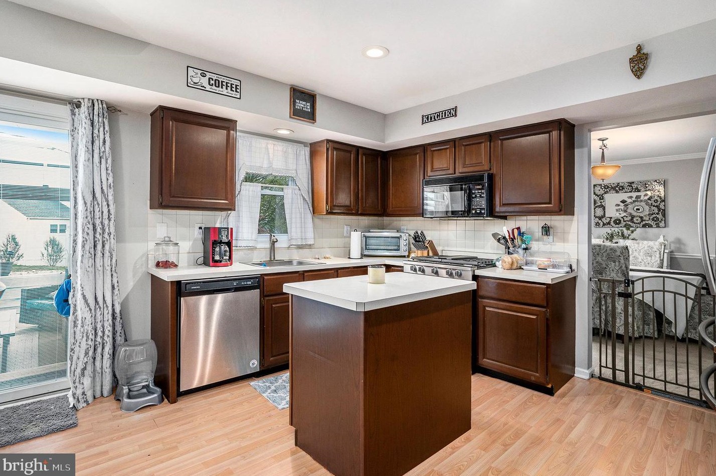 2115 Foxtail Dr, Pottstown PA  19464-2145 exterior