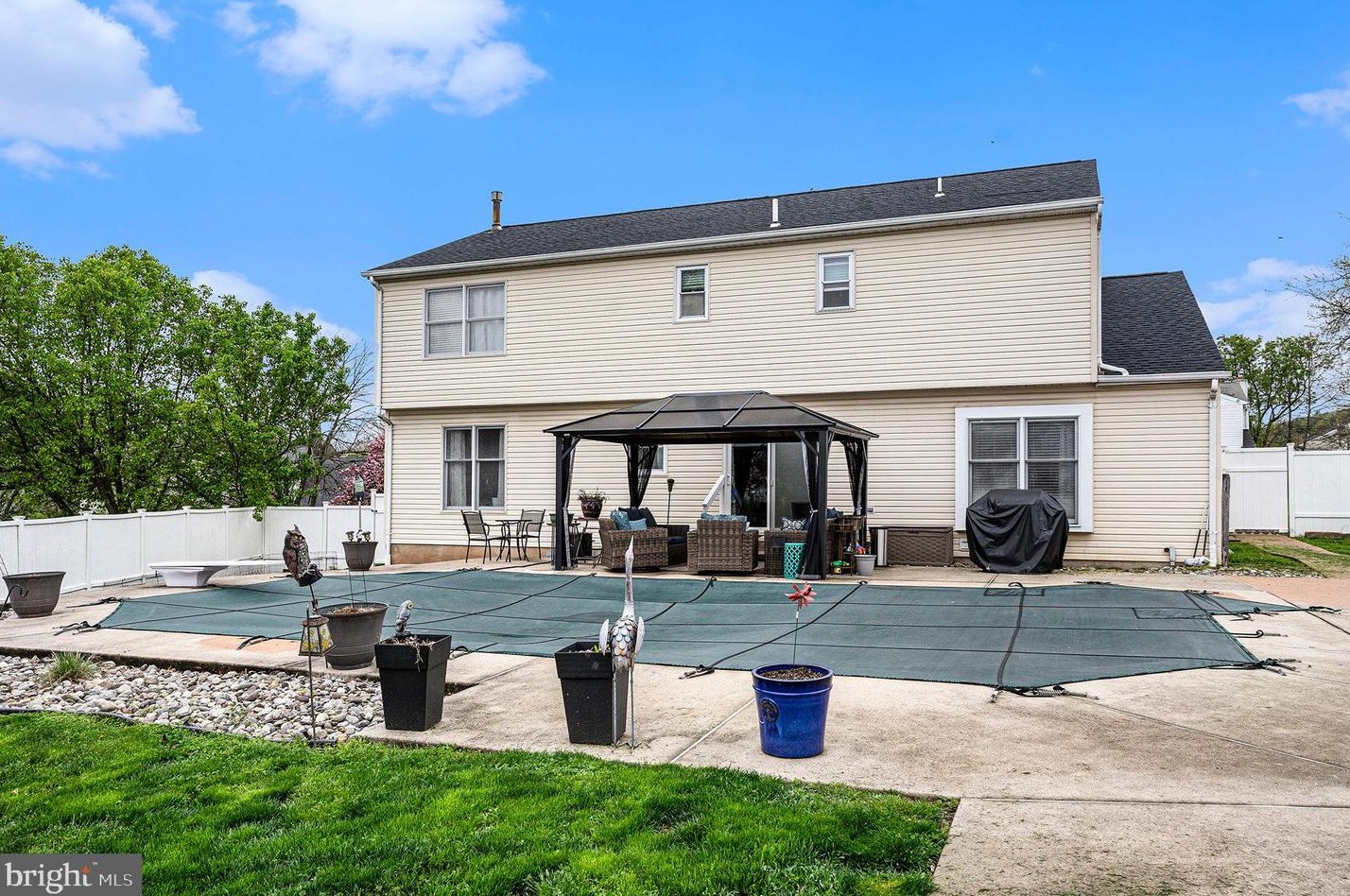 2115 Foxtail Dr, Pottstown PA  19464-2145 exterior