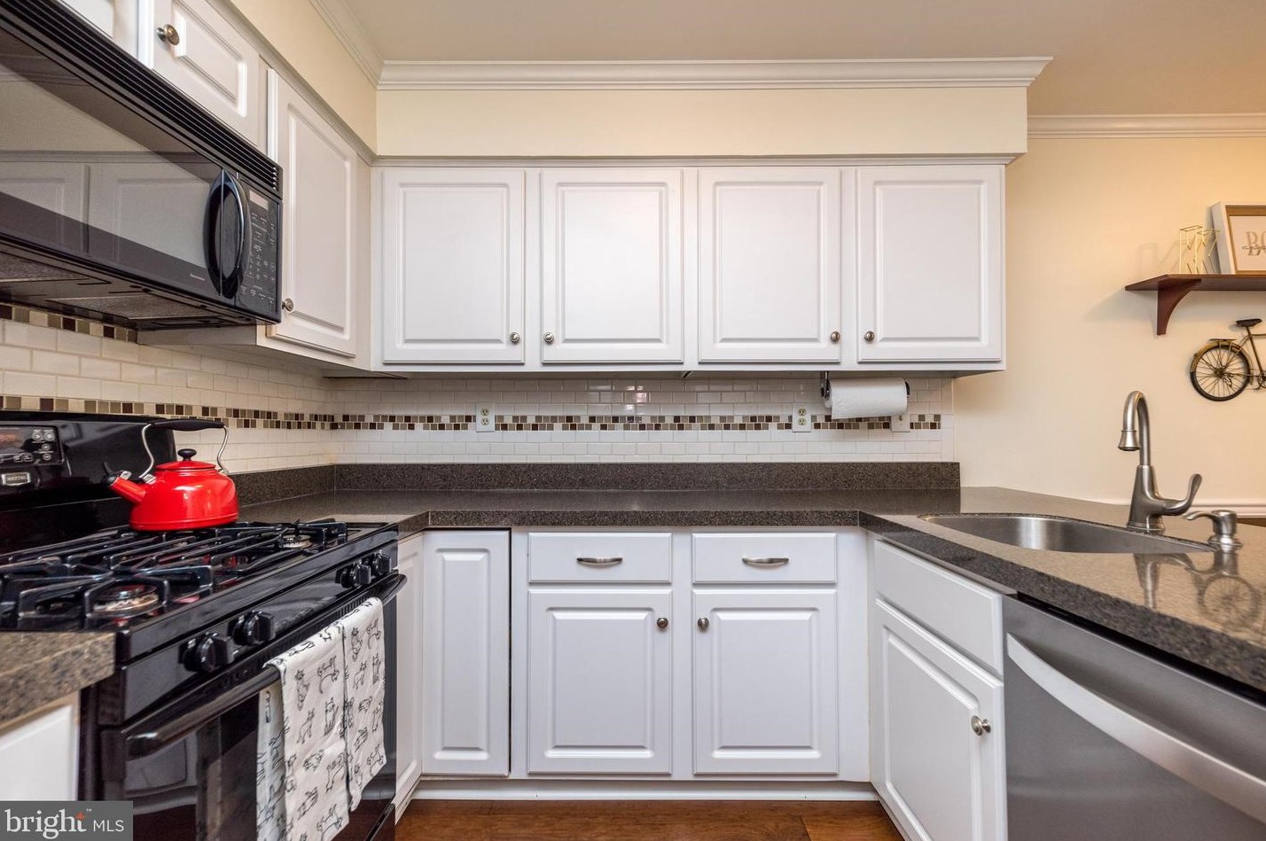 128 Red Hvn Dr, North Wales PA 19454-1442 exterior