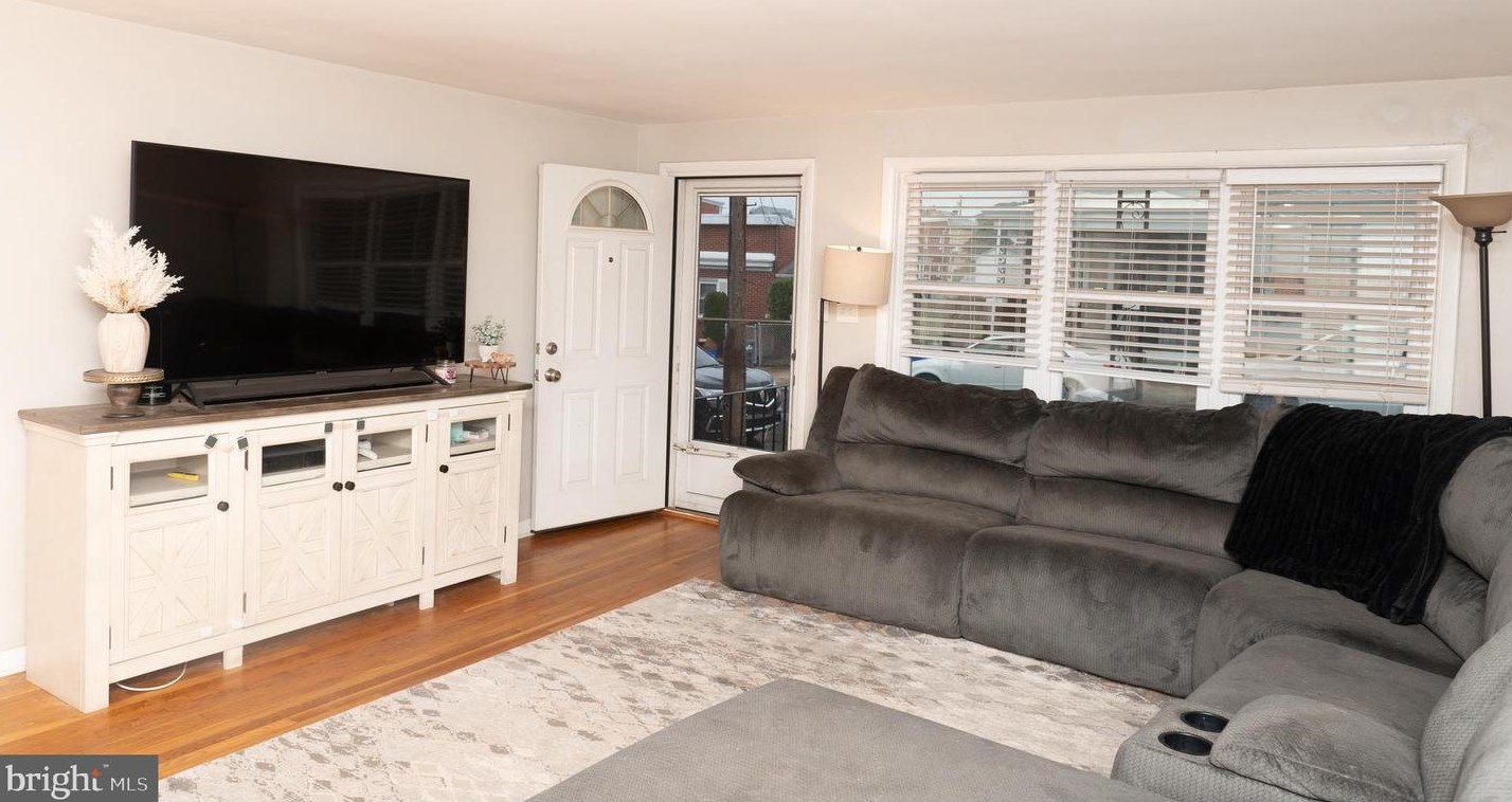 341 Hurst St, Norristown PA  19405-1537 exterior