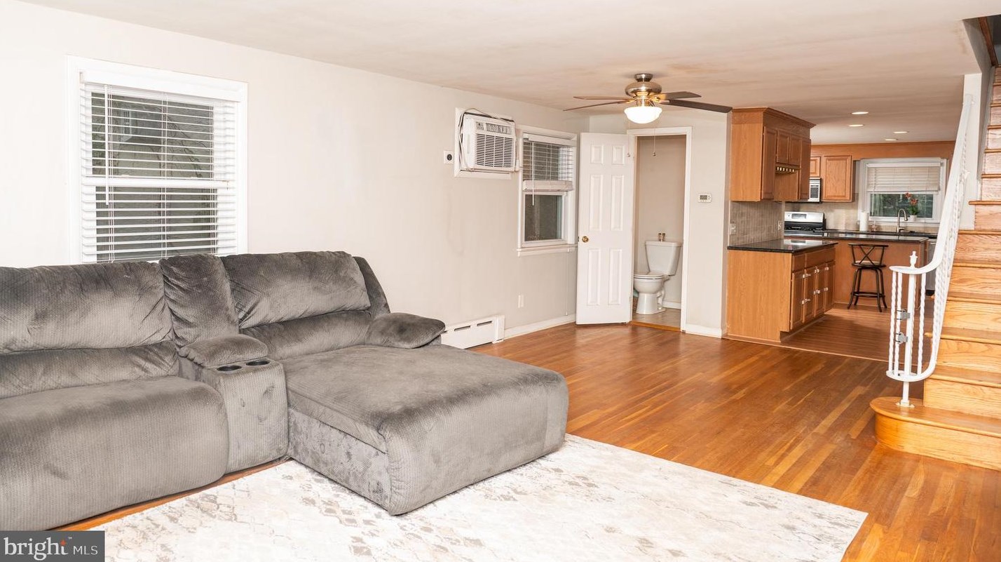 341 Hurst St, Norristown PA  19405-1537 exterior