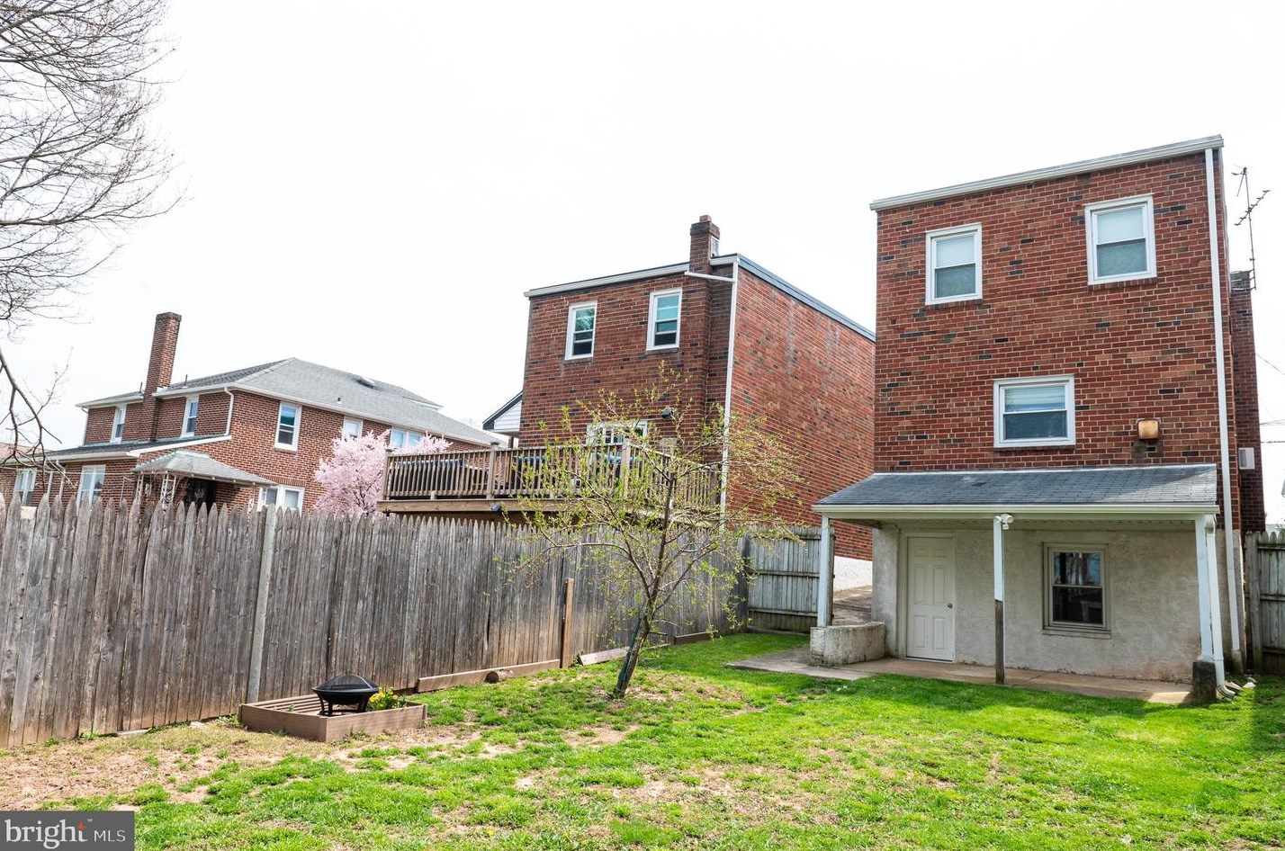 341 Hurst St, Norristown PA  19405-1537 exterior