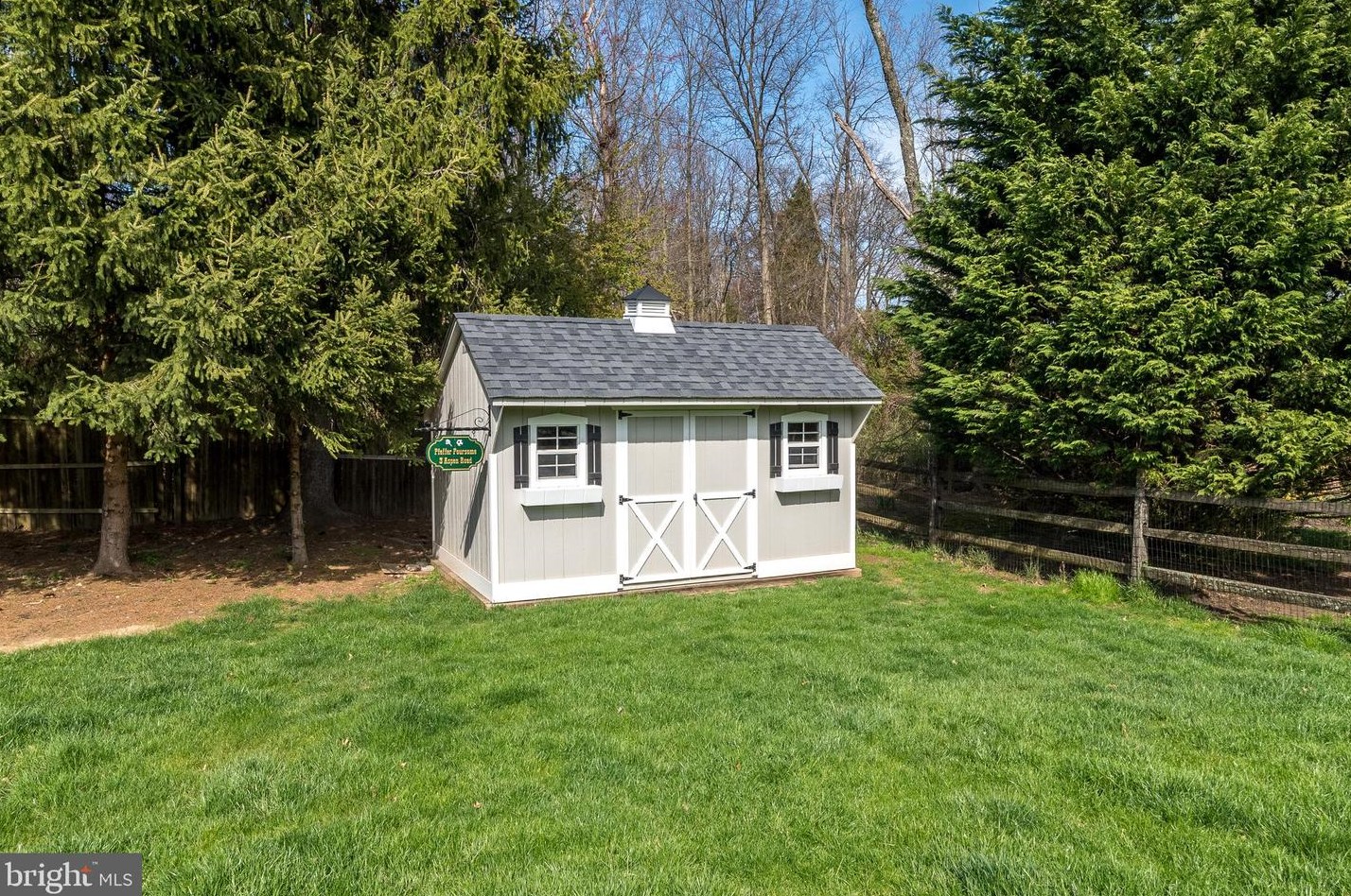 757 Castlewood Dr, Dresher PA  19025-2014 exterior