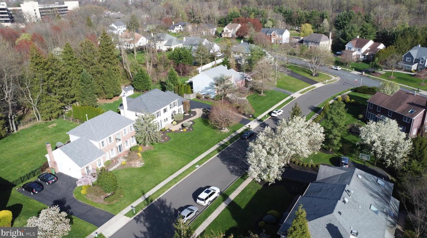 757 Castlewood Dr, Dresher PA  19025-2014 exterior