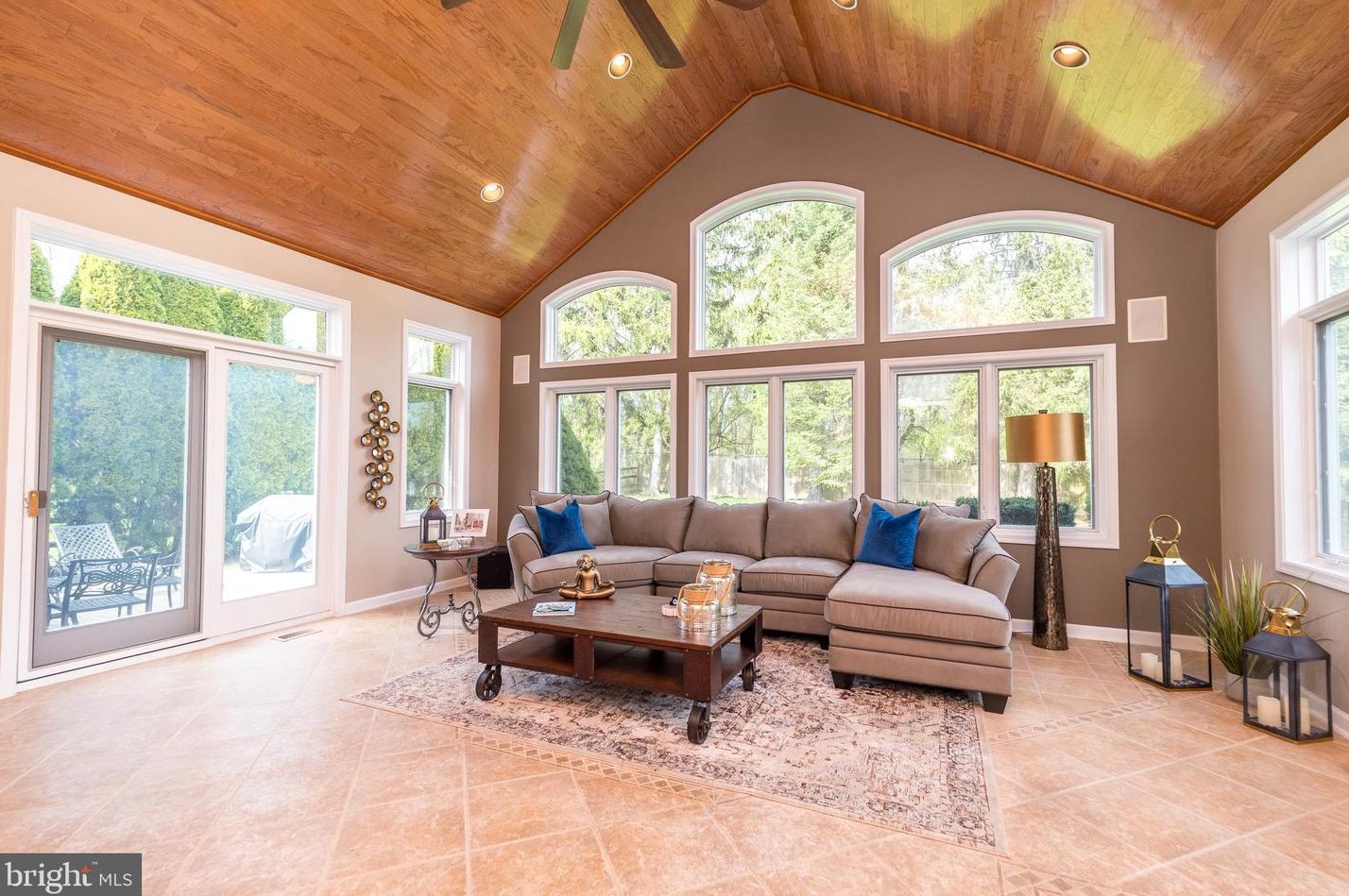 757 Castlewood Dr, Dresher PA  19025-2014 exterior