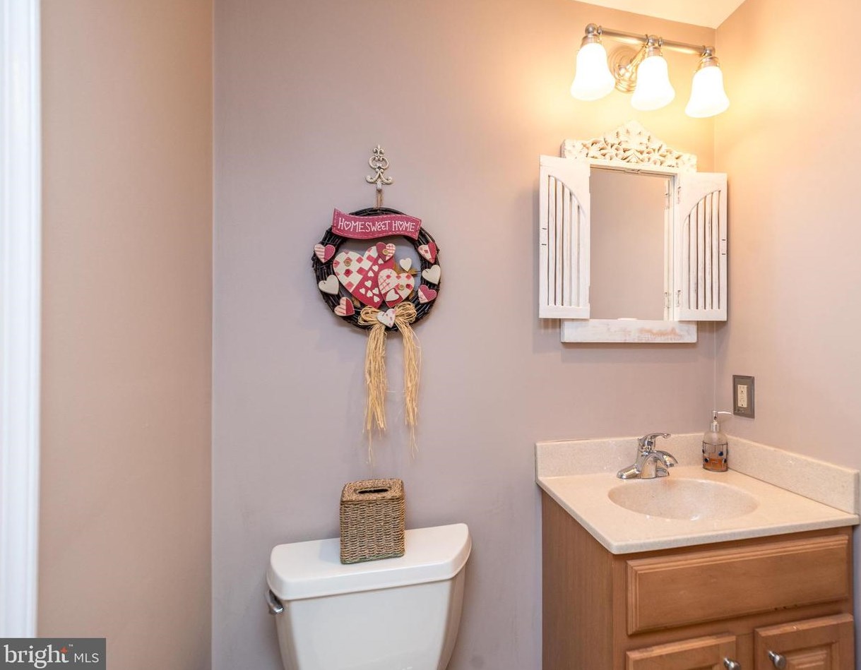 757 Castlewood Dr, Dresher PA  19025-2014 exterior