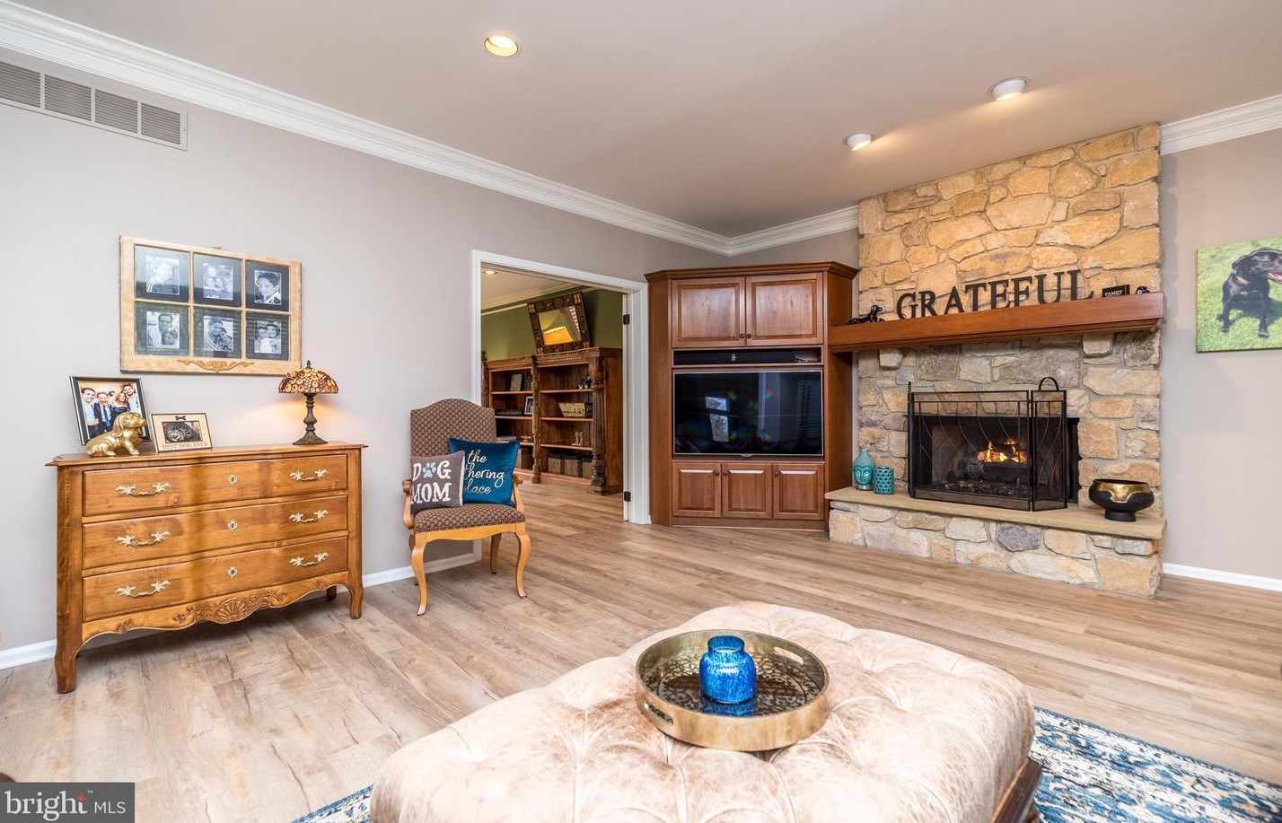 757 Castlewood Dr, Dresher PA  19025-2014 exterior