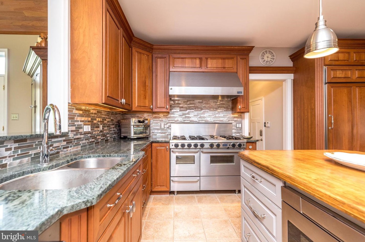 757 Castlewood Dr, Dresher PA  19025-2014 exterior