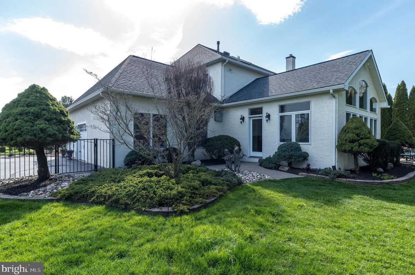 757 Castlewood Dr, Dresher PA  19025-2014 exterior