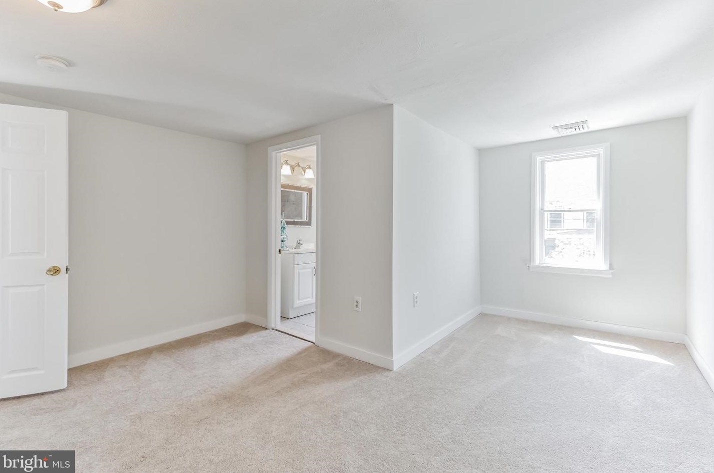 19 Chestnut St, Pottstown PA 19464-5451 exterior