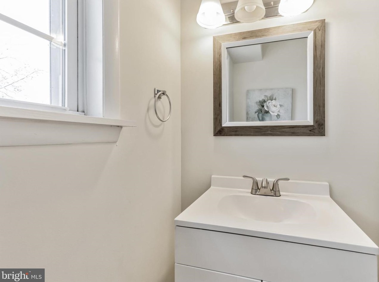 19 Chestnut St, Pottstown PA 19464-5451 exterior