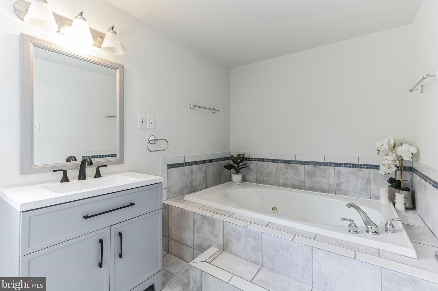 19 Chestnut St, Pottstown PA 19464-5451 exterior