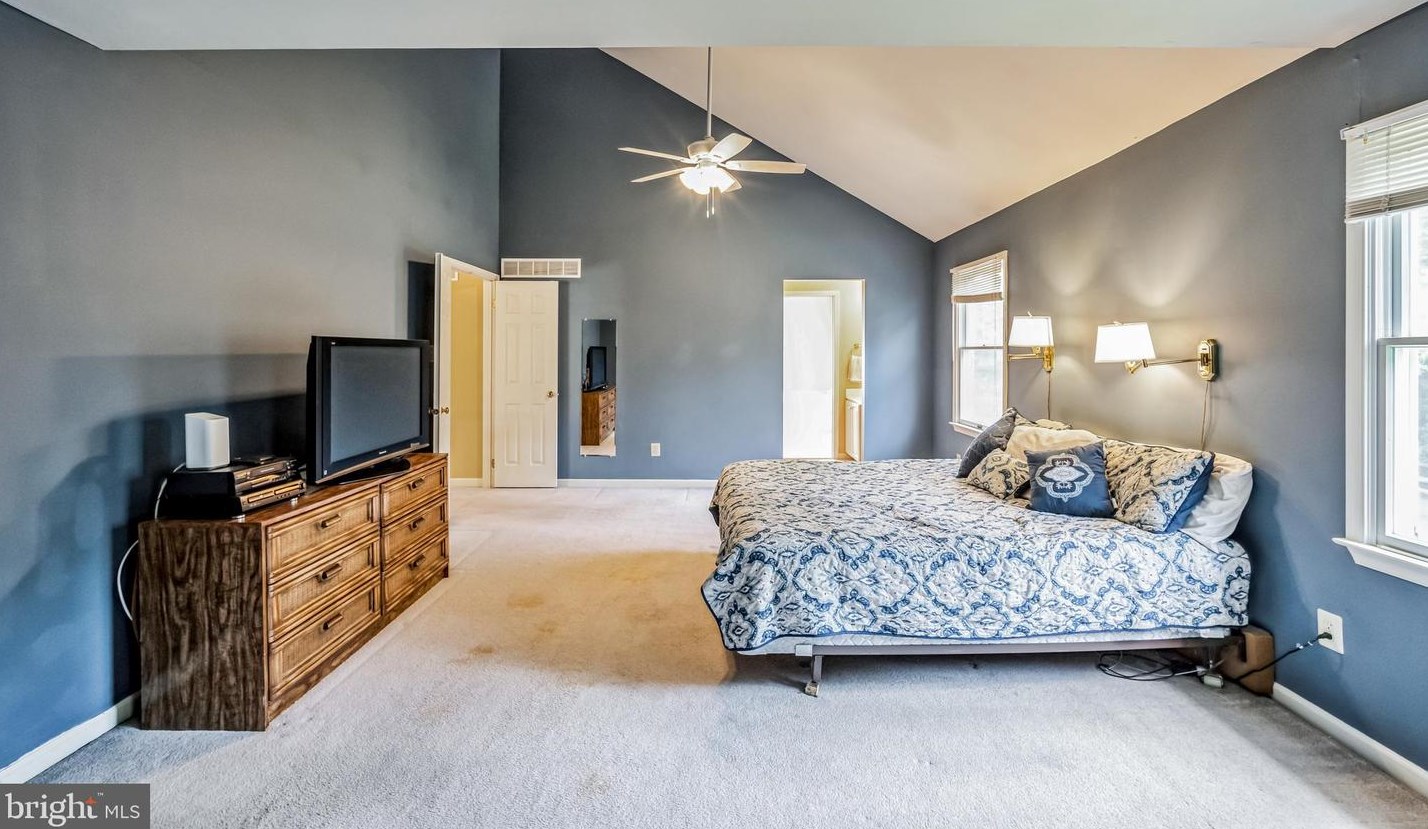 716 Castlewood Dr, Dresher PA 19025-2015 exterior