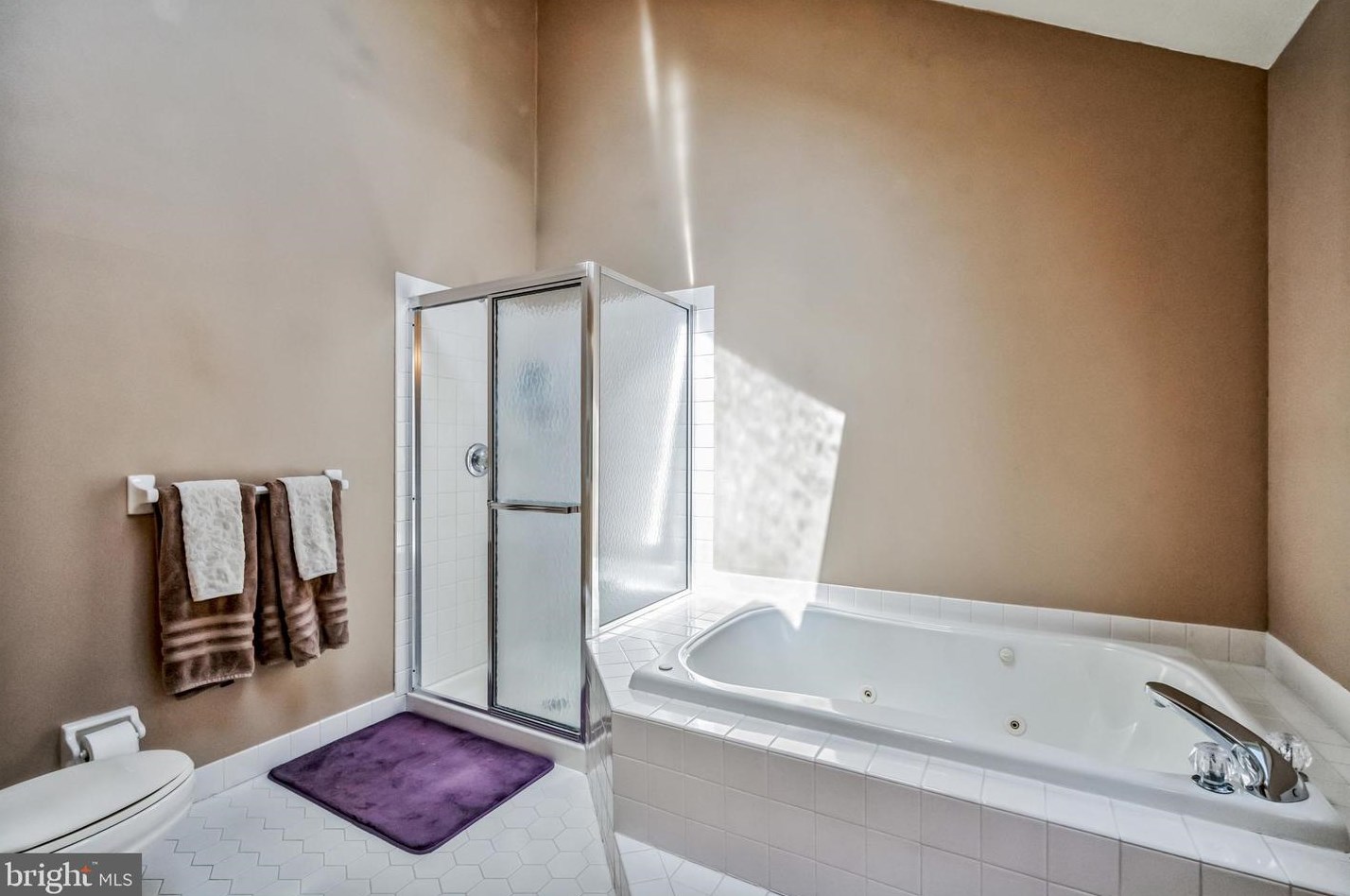 716 Castlewood Dr, Dresher PA 19025-2015 exterior