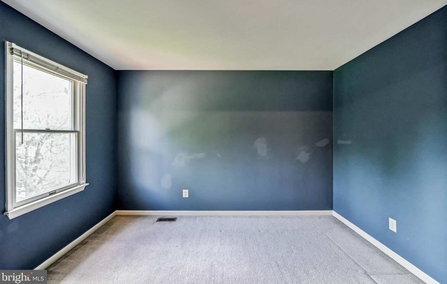 716 Castlewood Dr, Dresher PA 19025-2015 exterior