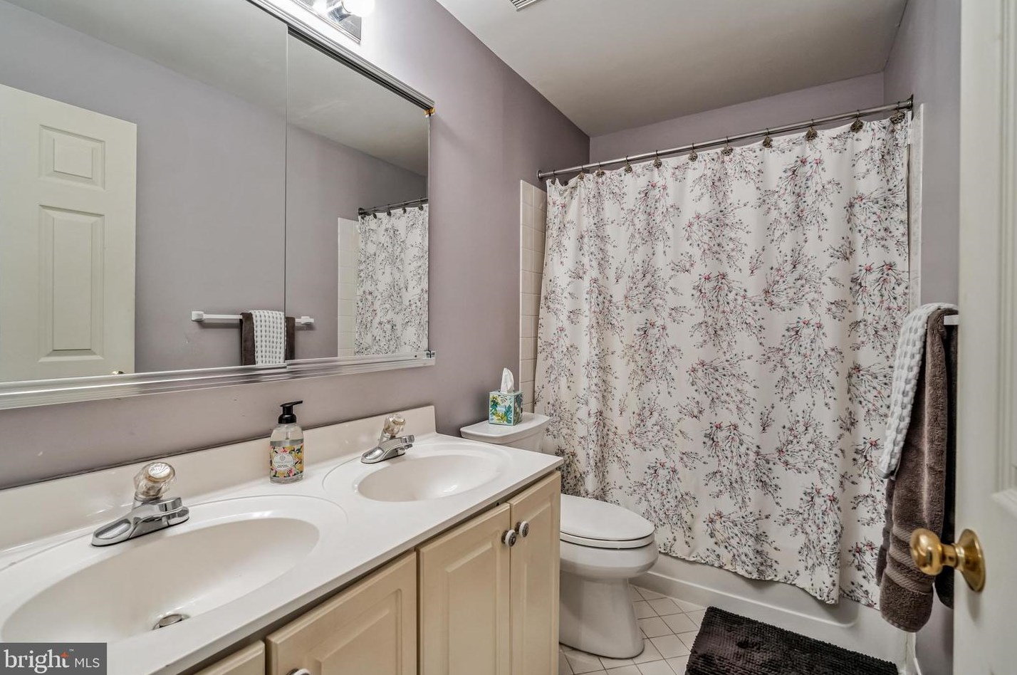 716 Castlewood Dr, Dresher PA 19025-2015 exterior