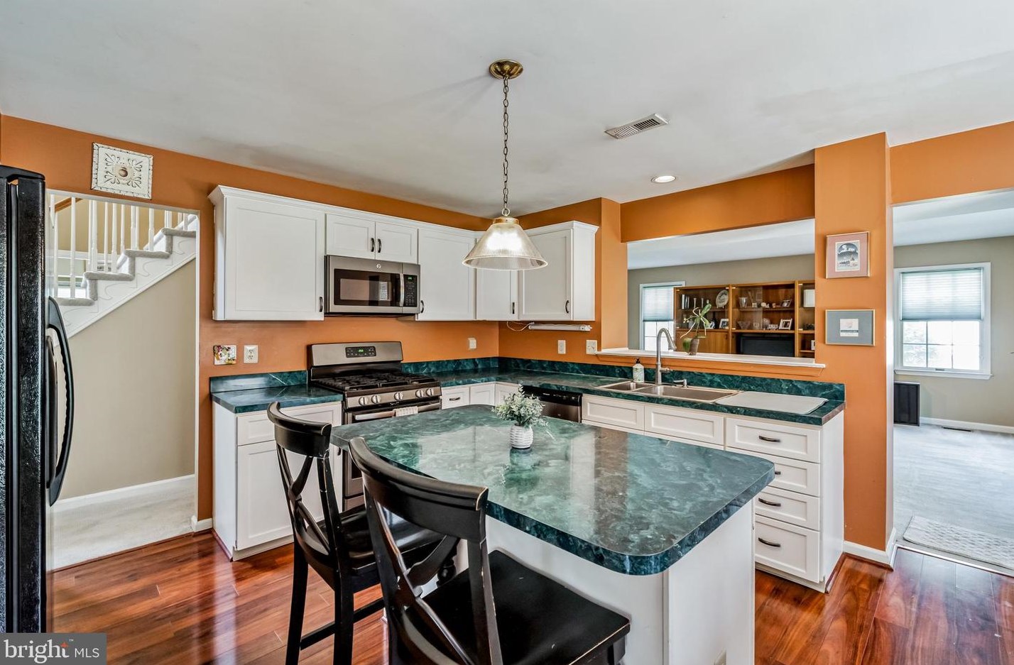 716 Castlewood Dr, Dresher PA 19025-2015 exterior