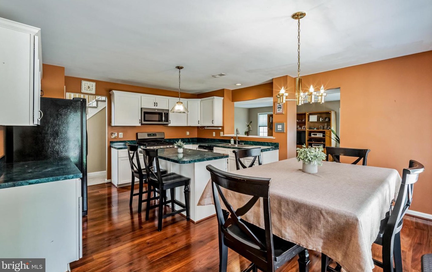 716 Castlewood Dr, Dresher PA 19025-2015 exterior