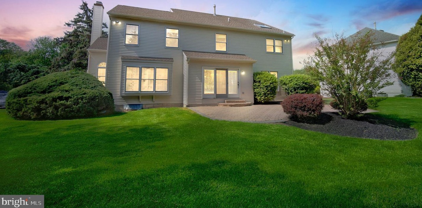 716 Castlewood Dr, Dresher PA 19025-2015 exterior