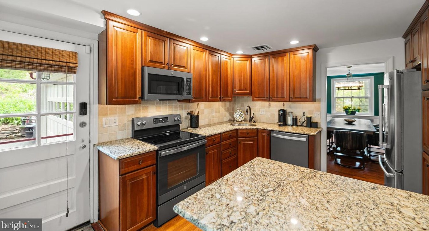 819 Pardee Ln, Wyncote PA 19095-1609 exterior