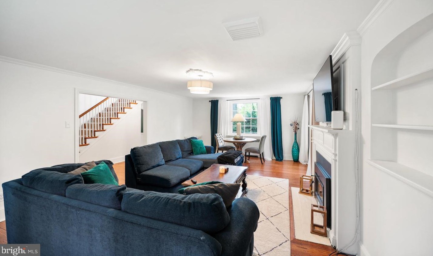 819 Pardee Ln, Wyncote PA 19095-1609 exterior