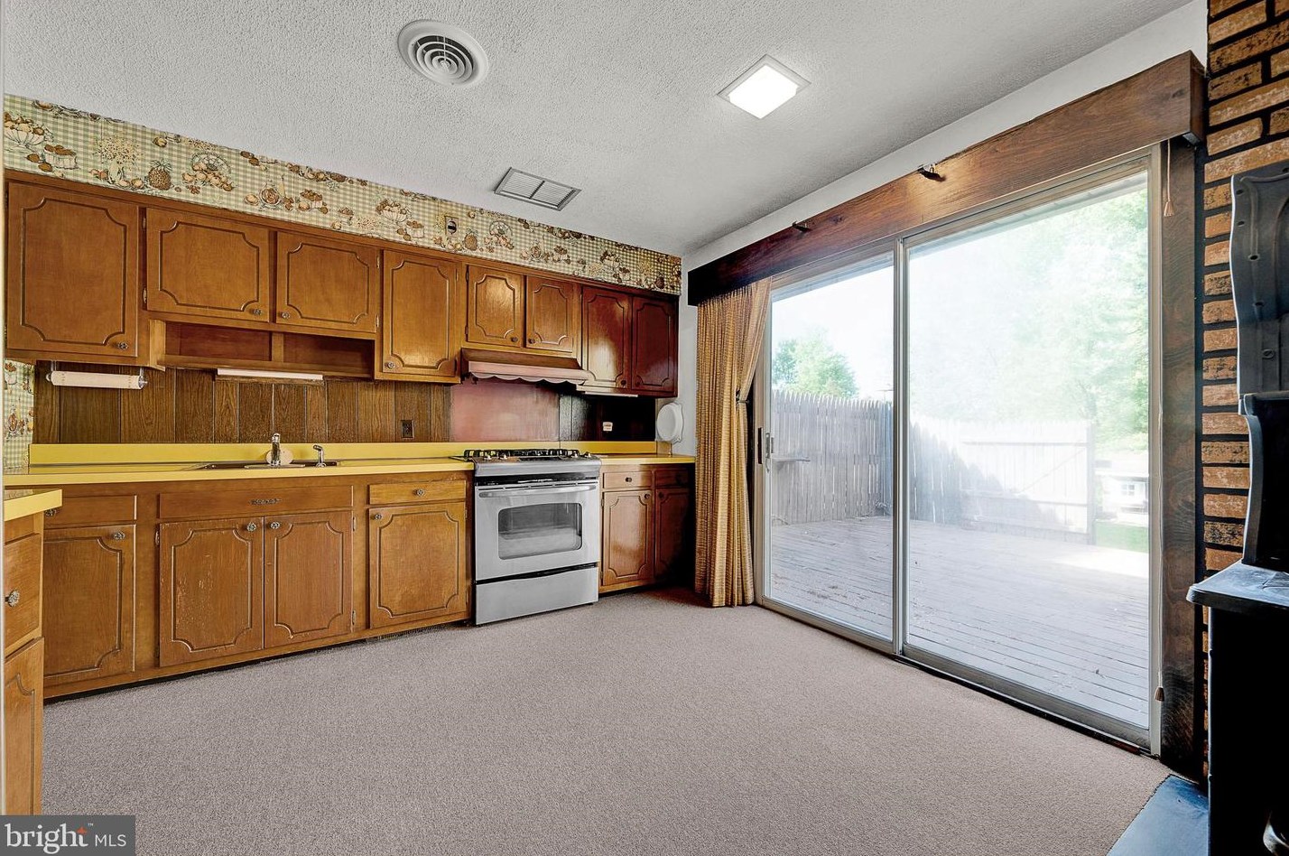 219 Hancock Rd, North Wales PA  19454-2370 exterior