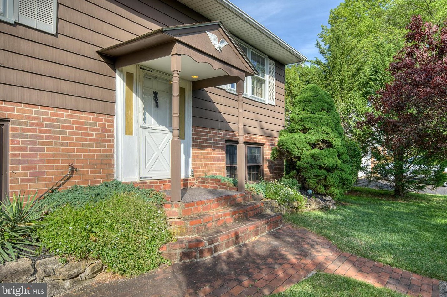 219 Hancock Rd, North Wales PA  19454-2370 exterior