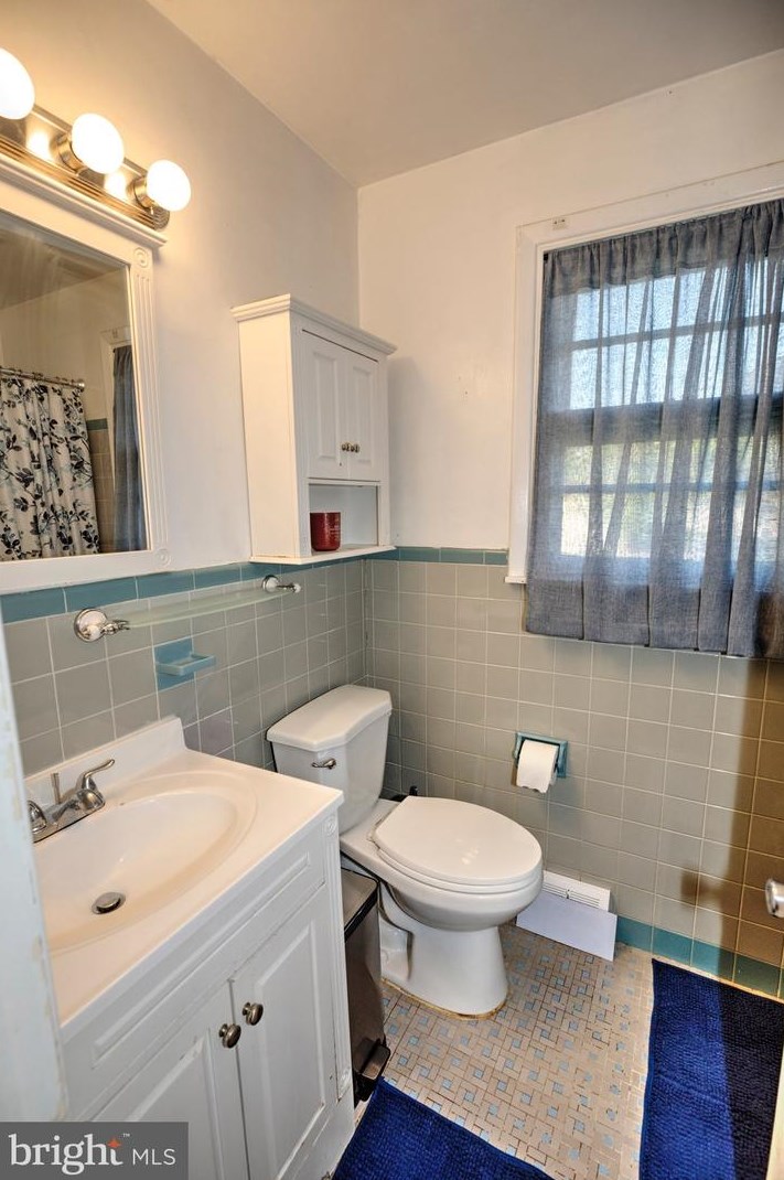 517 Barbara Dr, Norristown PA  19403-4101 exterior