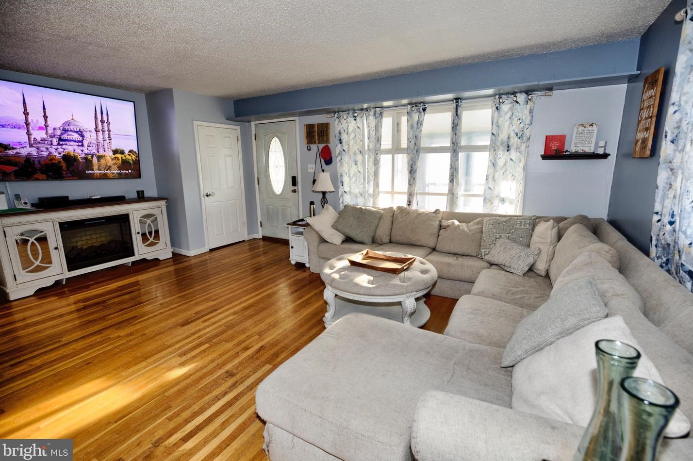 517 Barbara Dr, Norristown PA  19403-4101 exterior