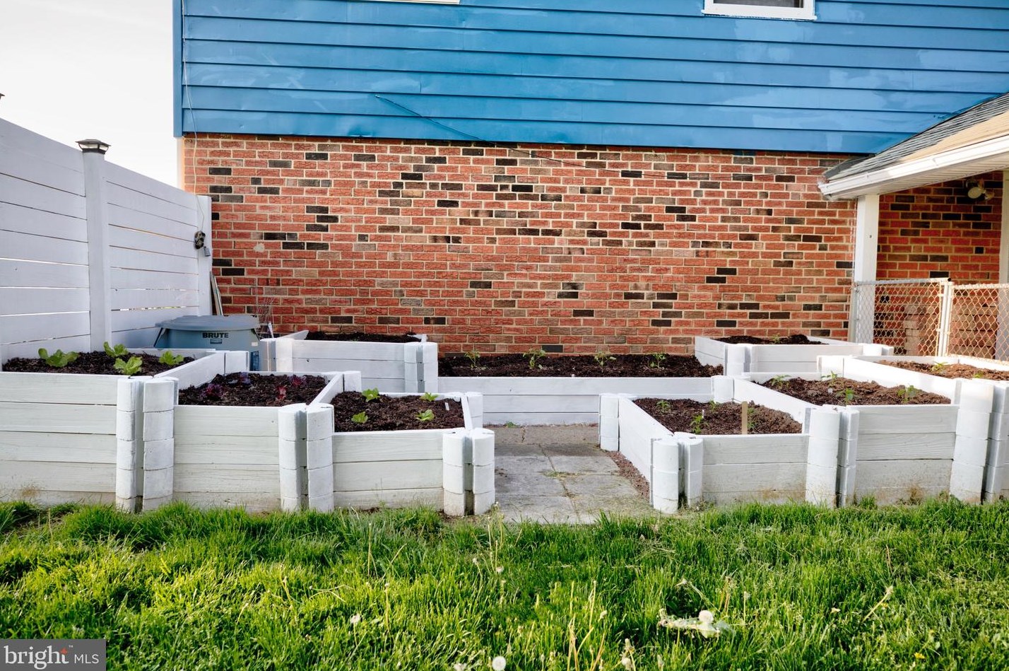 517 Barbara Dr, Norristown PA  19403-4101 exterior