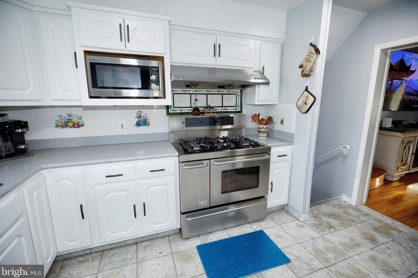 517 Barbara Dr, Norristown PA  19403-4101 exterior