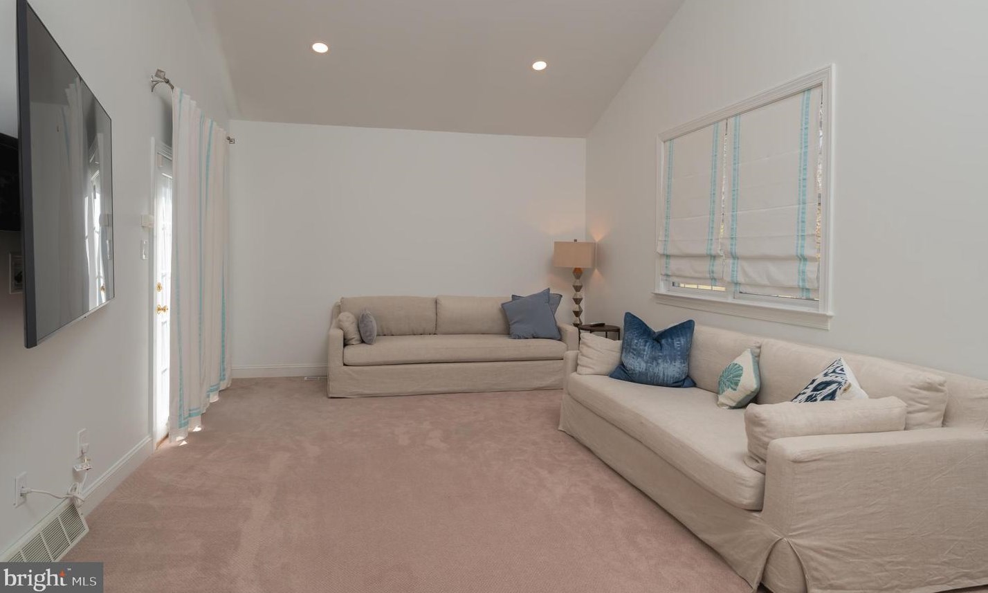 709 Abbeydale Ct, Prospectville PA 19002-1823 exterior