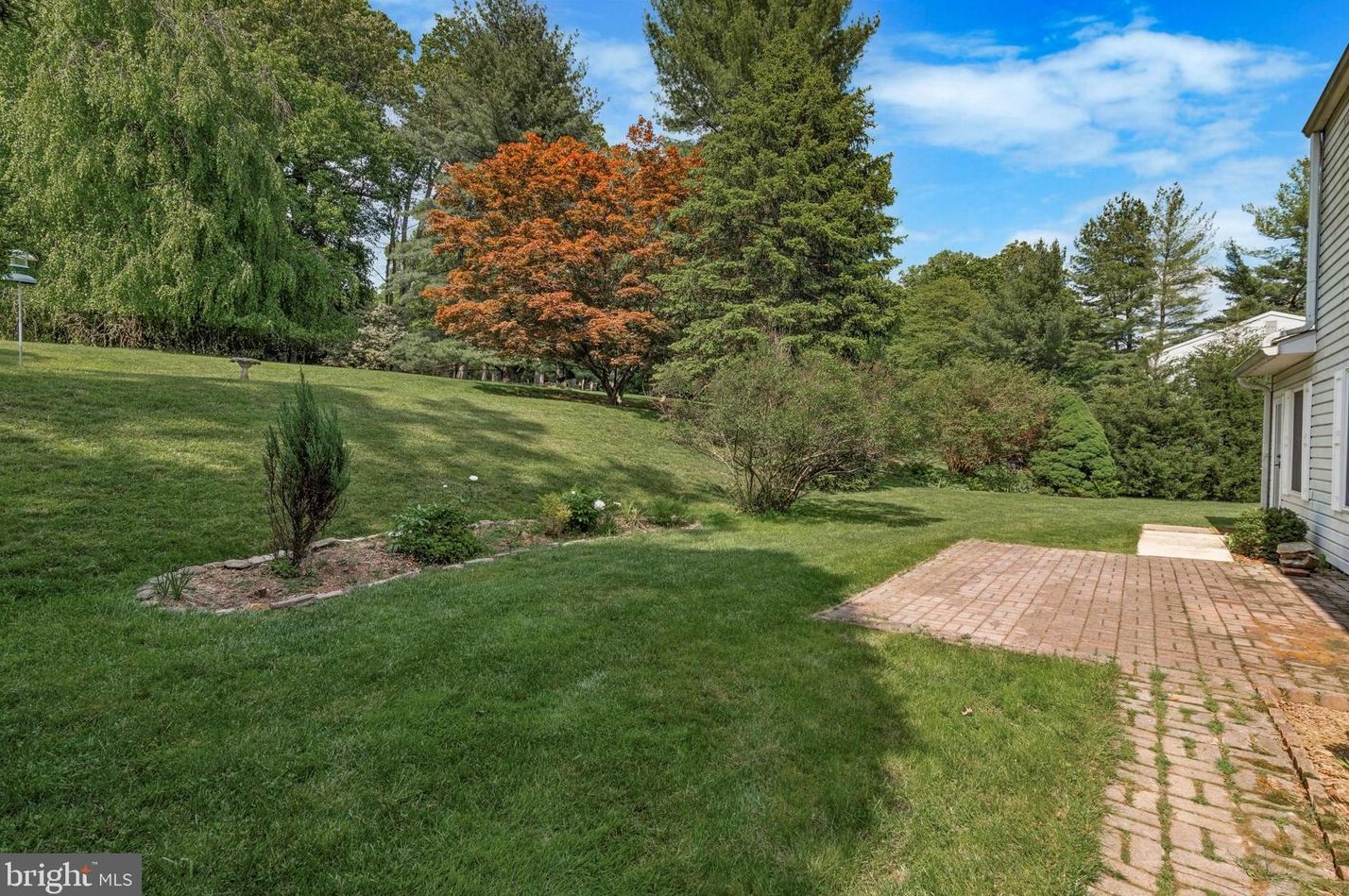 24 Scarlet Oak Dr, Miquon PA 19444-2420 exterior