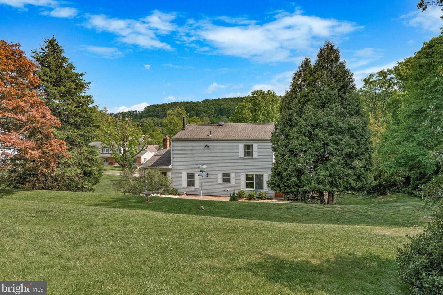 24 Scarlet Oak Dr, Miquon PA 19444-2420 exterior