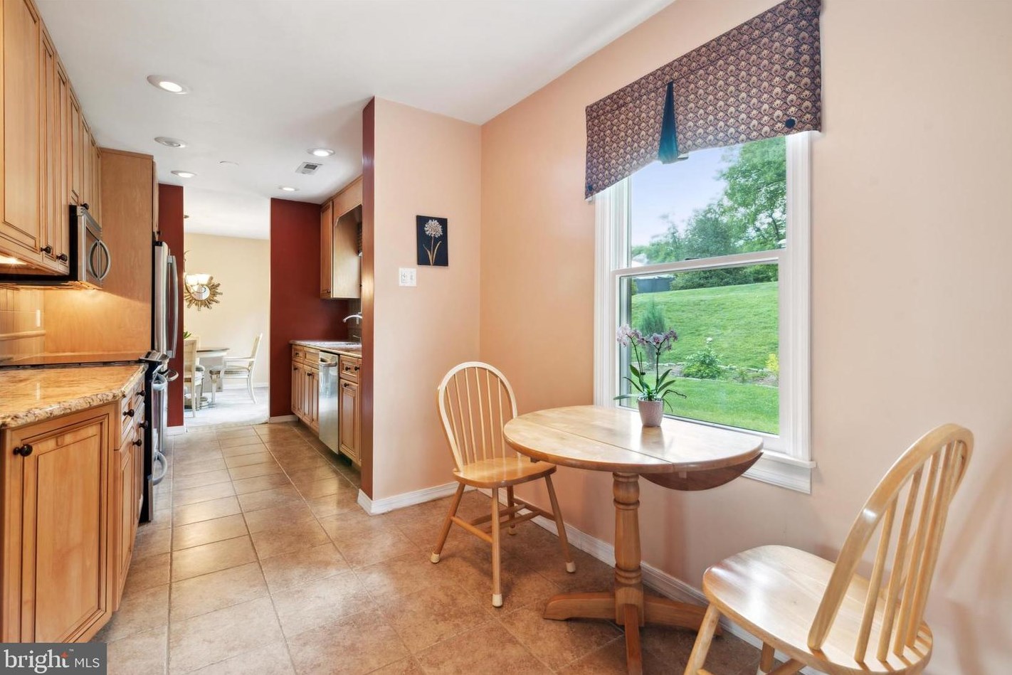 24 Scarlet Oak Dr, Miquon PA 19444-2420 exterior