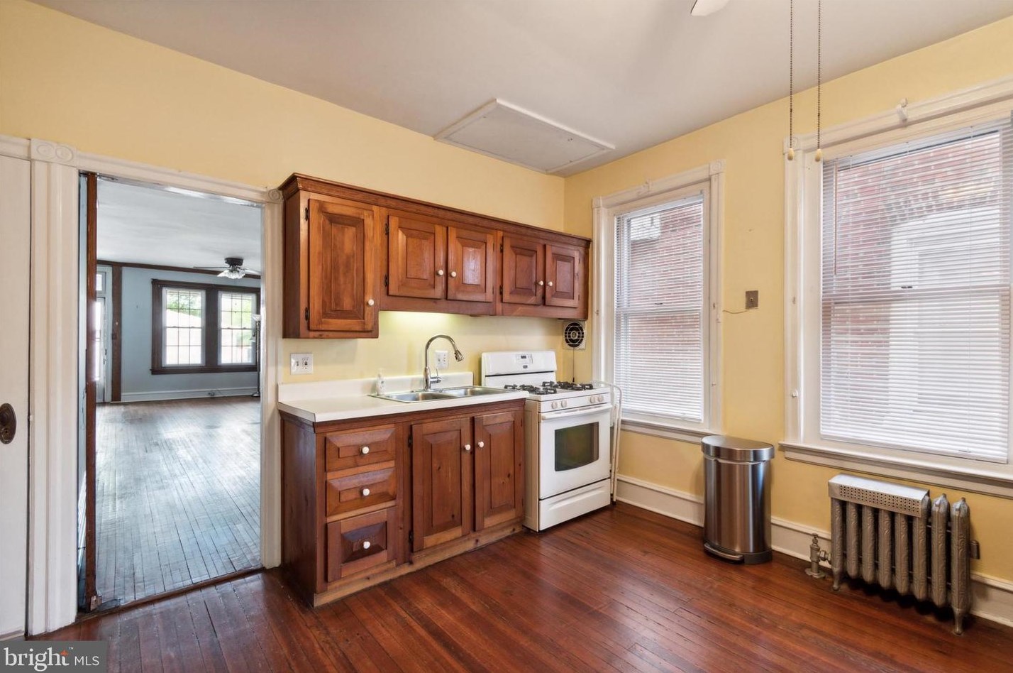 1113 Lafayette St, Norristown PA  19401-4306 exterior