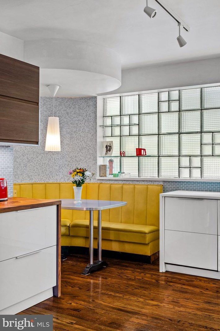 8301 High School Rd, Melrose Park PA  19027-2009 exterior