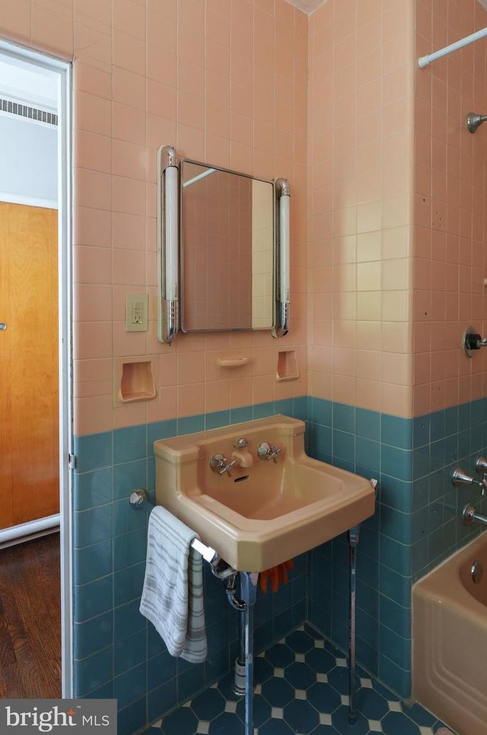 8301 High School Rd, Melrose Park PA  19027-2009 exterior