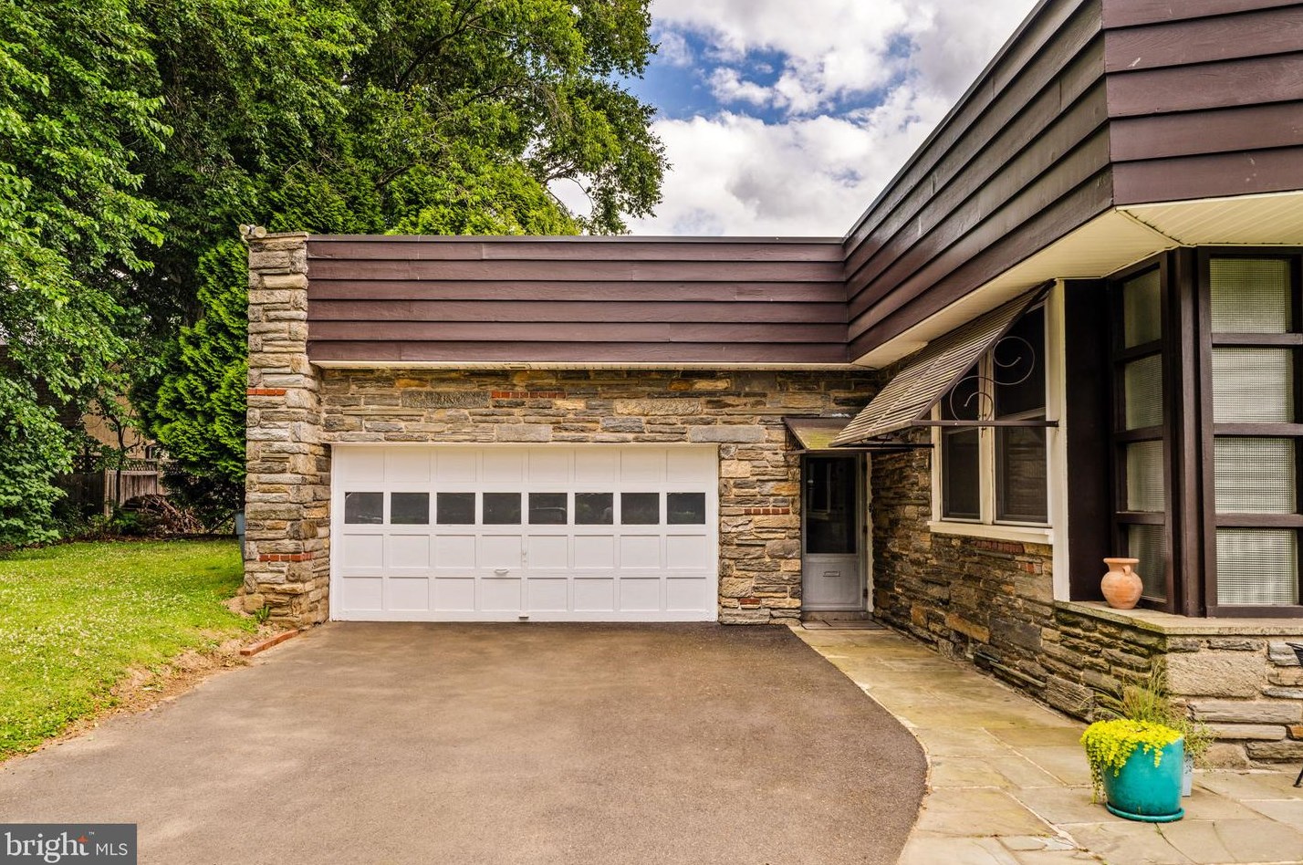 8301 High School Rd, Melrose Park PA  19027-2009 exterior