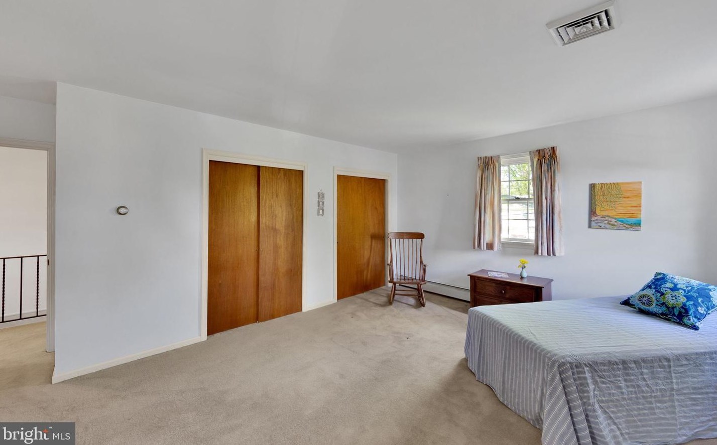 224 Oakland Pl, North Wales PA  19454-2462 exterior