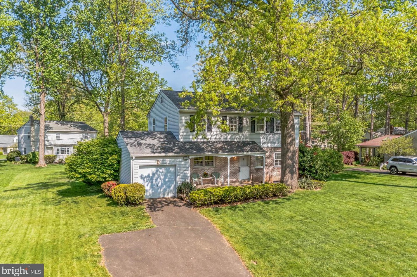 224 Oakland Pl, North Wales PA  19454-2462 exterior