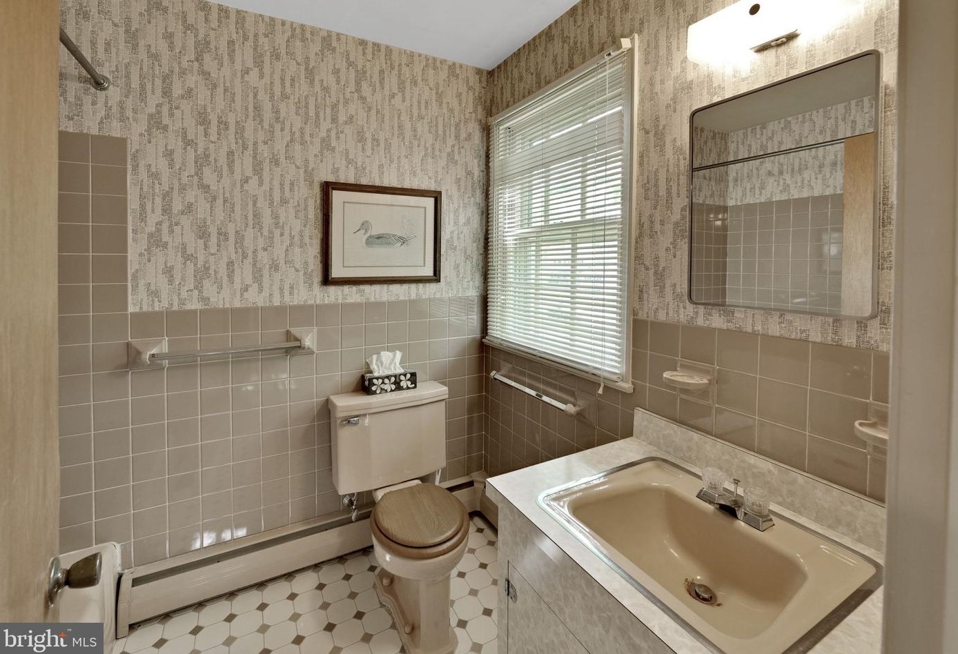 224 Oakland Pl, North Wales PA  19454-2462 exterior