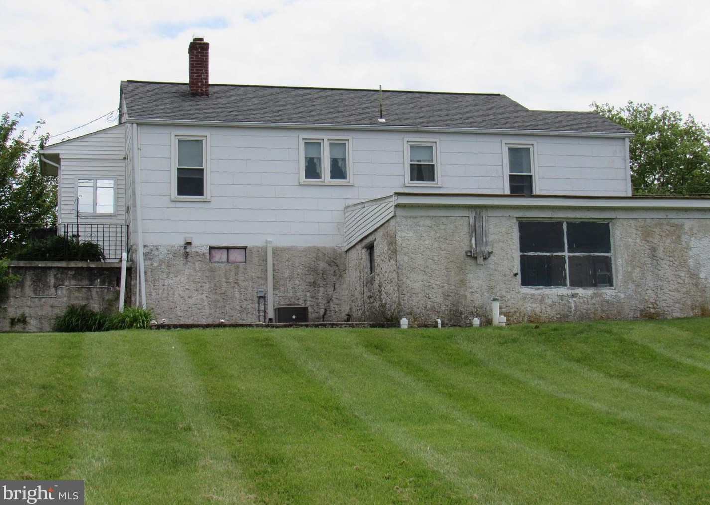 1636 Farmington Ave, Pottstown PA 19464-1401 exterior