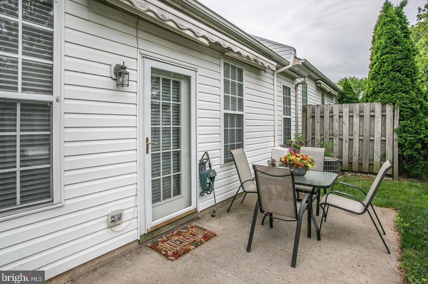 8 Newbury Way, Lansdale PA 19446-4379 exterior