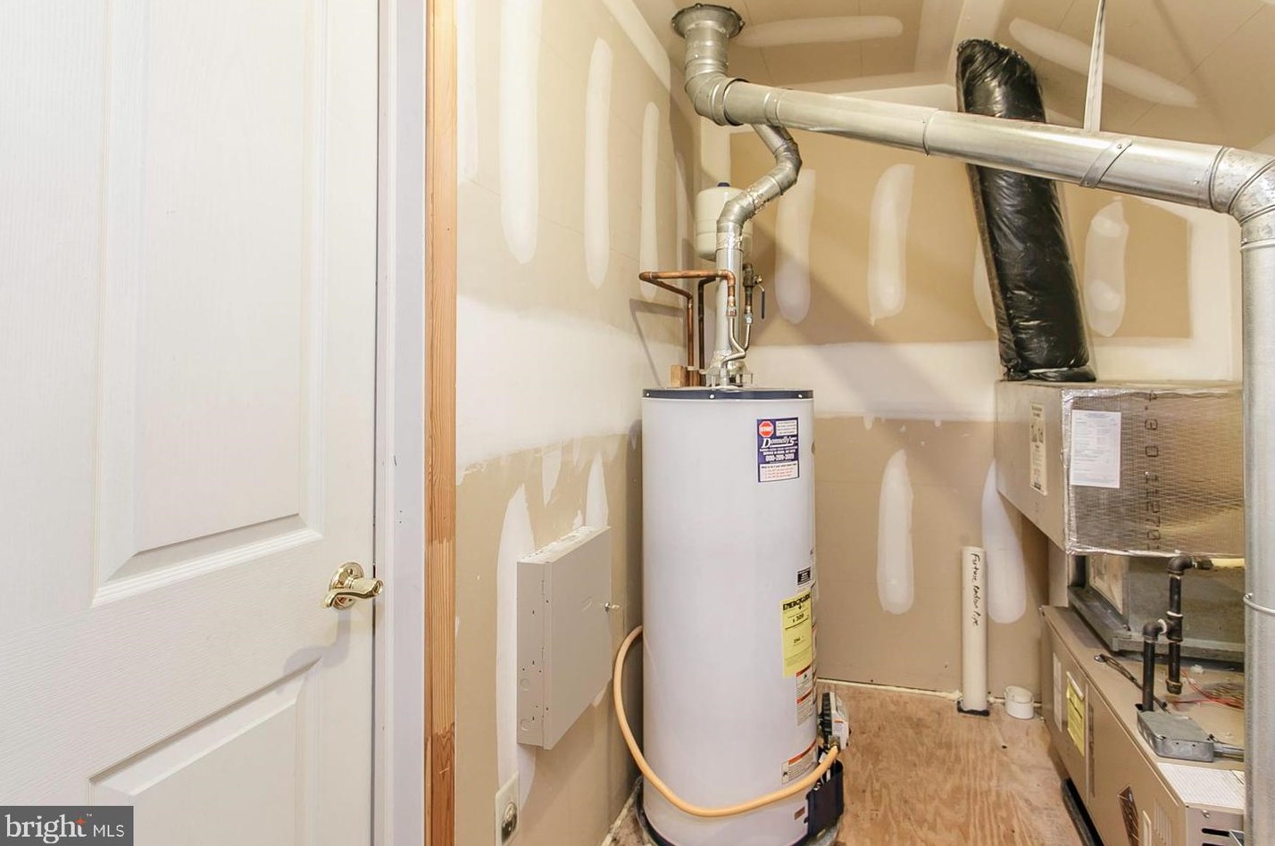 8 Newbury Way, Lansdale PA 19446-4379 exterior