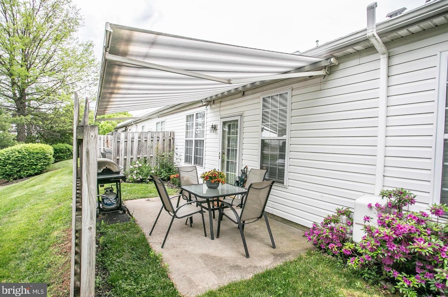 8 Newbury Way, Lansdale PA 19446-4379 exterior